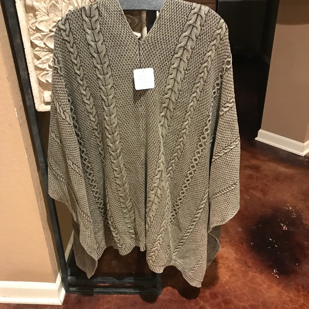 NWT PBJ Blues boutique Poncho L/XL